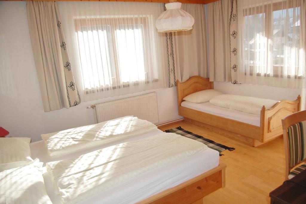 Pension Marienhof Hermagor-Pressegger See Zimmer foto
