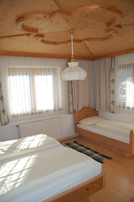Pension Marienhof Hermagor-Pressegger See Zimmer foto